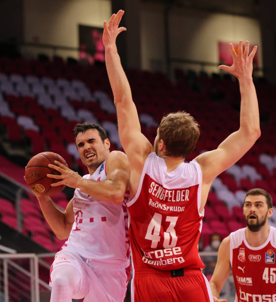 面对羽毛球 面对羽毛球